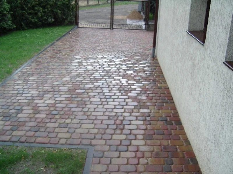Ścieżka przy domu